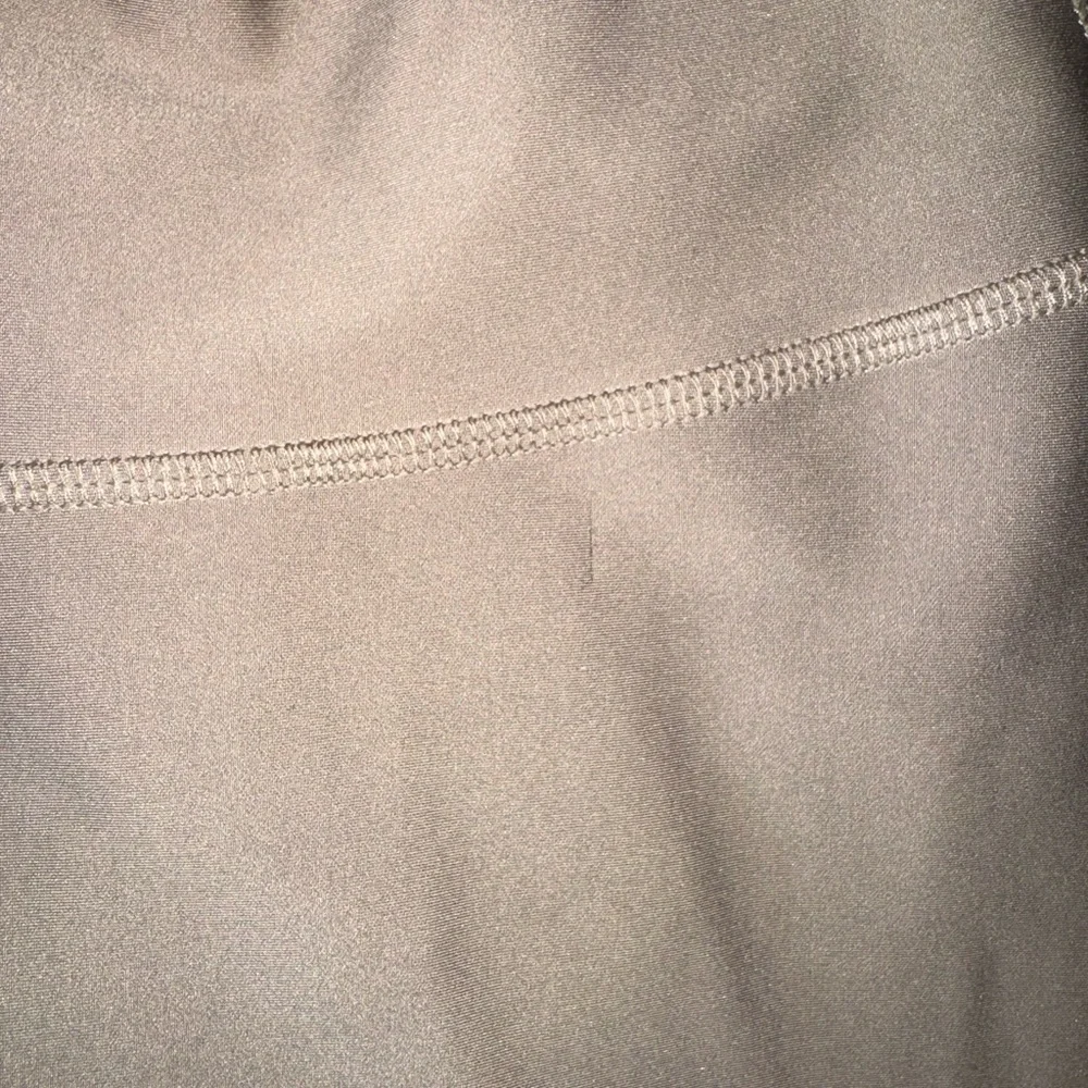 Alo Yoga Airlift High Waisted Legging in Color Gravel